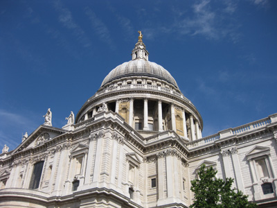 We get up early on Day 2 and visit St Pauls